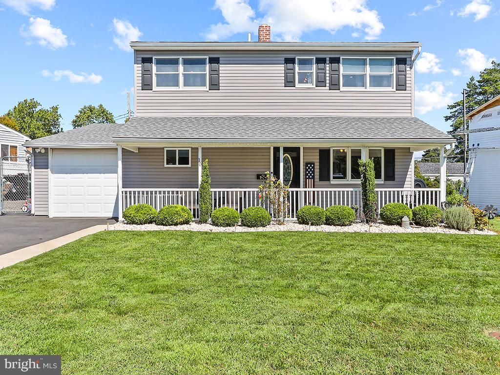 10 APRICOT LN, LEVITTOWN, PA 19055 — exterior