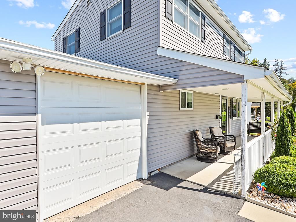 10 APRICOT LN, LEVITTOWN, PA 19055 — photo 5