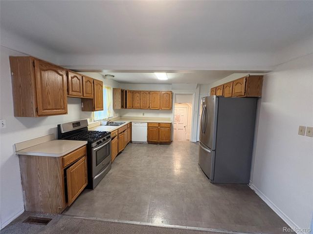 1079 Emmons Boulevard, Lincoln Park, MI 48146