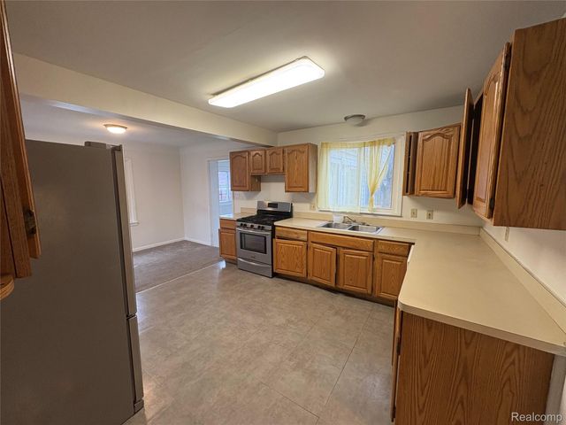 1079 Emmons Boulevard, Lincoln Park, MI 48146