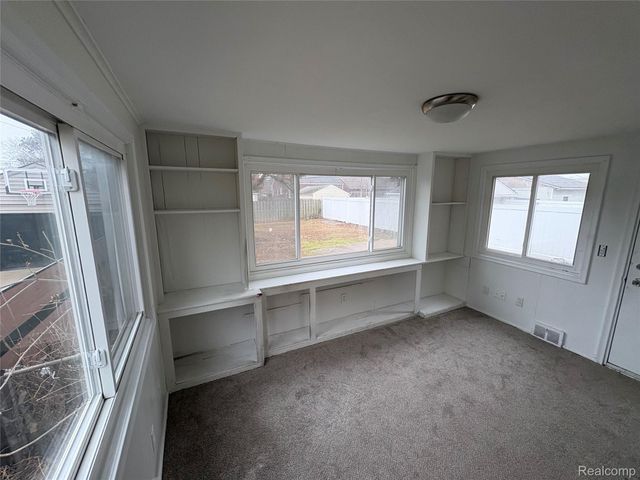 1079 Emmons Boulevard, Lincoln Park, MI 48146