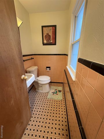 1079 Emmons Boulevard, Lincoln Park, MI 48146