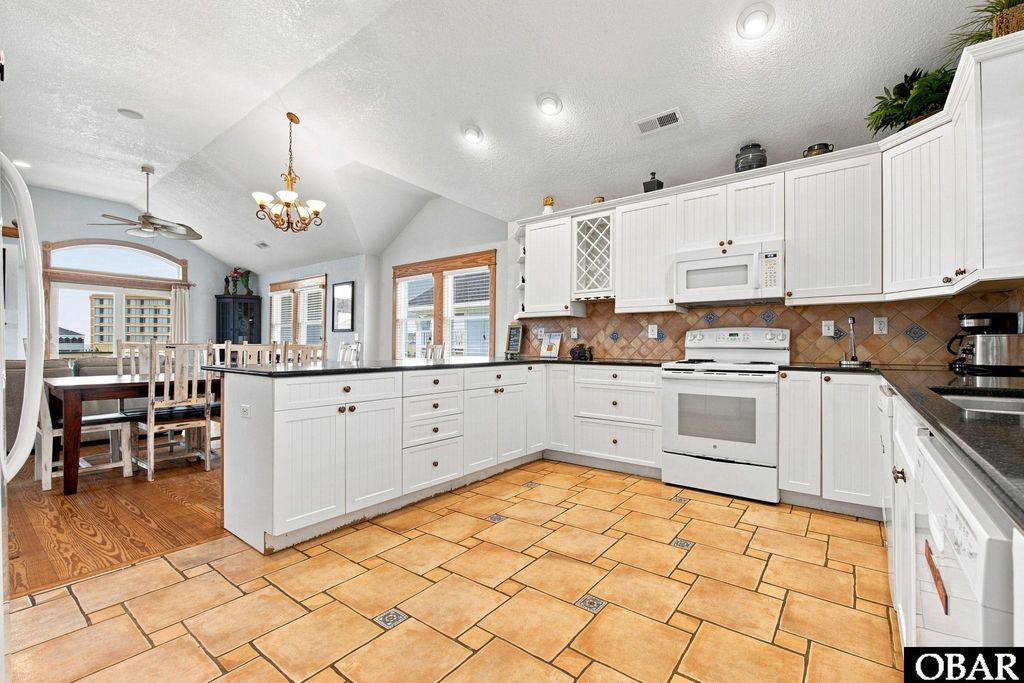 Image 11 of property listing at 8020 S Old Oregon Inlet Road, Nags Head, NC 27959