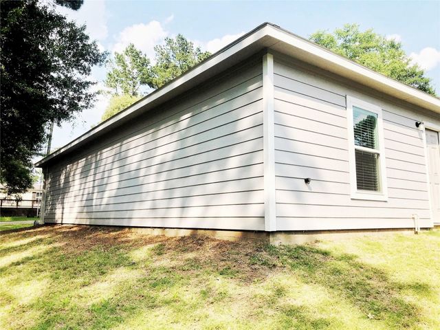 217 Cherry Tree, Livingston, TX 77351