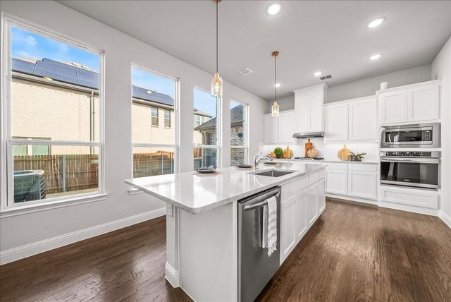 911 Park Vista Drive, Justin, TX 76247