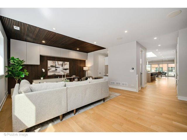 220 S Green Street 4S, Chicago, IL 60607