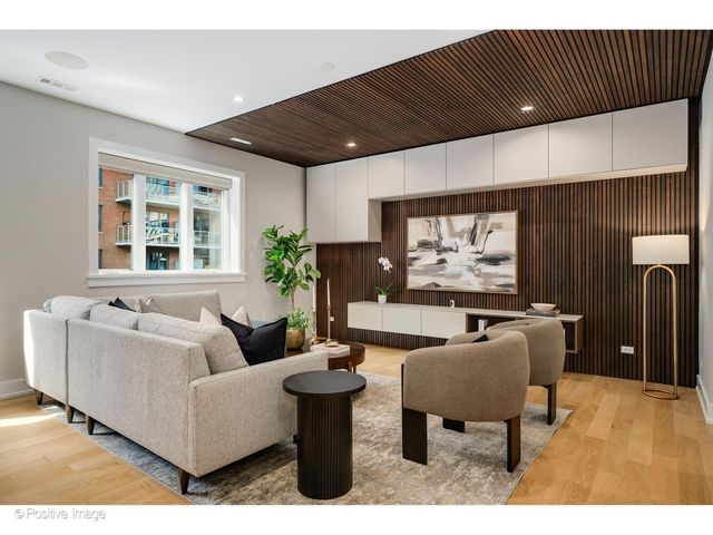 220 S Green Street 4S, Chicago, IL 60607