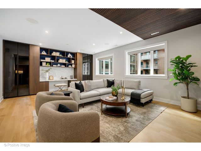 220 S Green Street 4S, Chicago, IL 60607