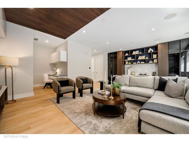 220 S Green Street 4S, Chicago, IL 60607