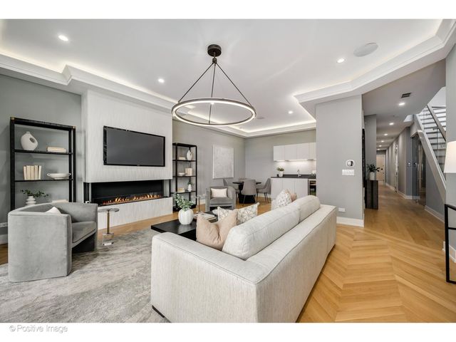 220 S Green Street 4S, Chicago, IL 60607