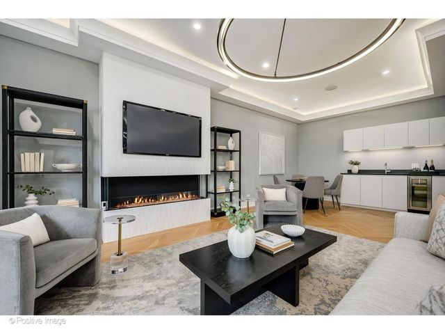 220 S Green Street 4S, Chicago, IL 60607