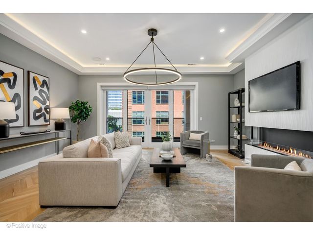 220 S Green Street 4S, Chicago, IL 60607