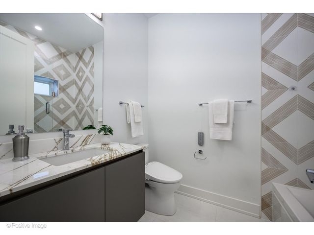 220 S Green Street 4S, Chicago, IL 60607
