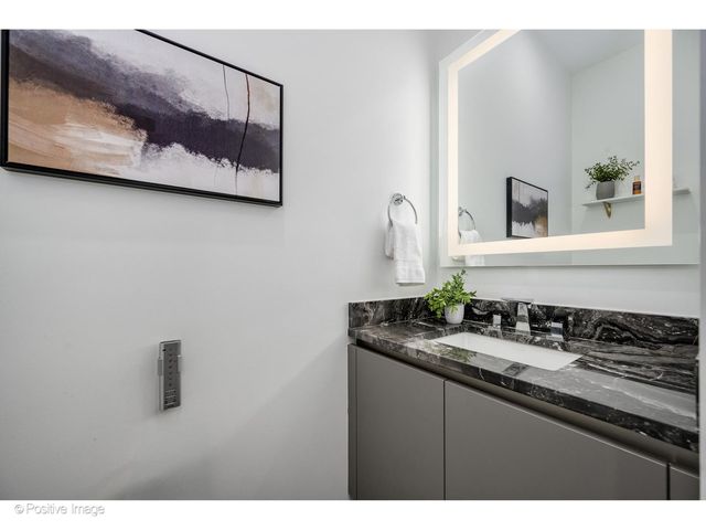 220 S Green Street 4S, Chicago, IL 60607