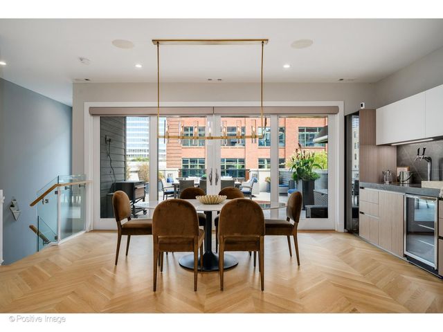 220 S Green Street 4S, Chicago, IL 60607