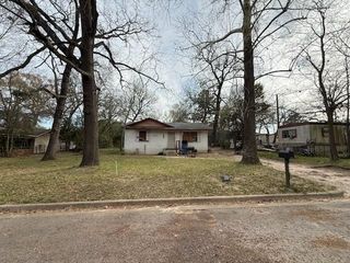 1108 W Noble Street, Troup, TX 75789