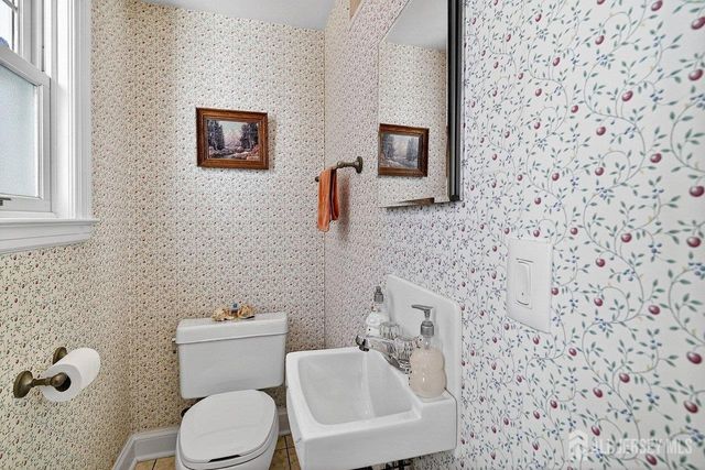 10 North Drive, East Brunswick, NJ 08816