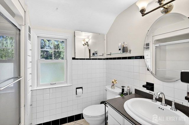 10 North Drive, East Brunswick, NJ 08816