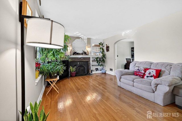 10 North Drive, East Brunswick, NJ 08816