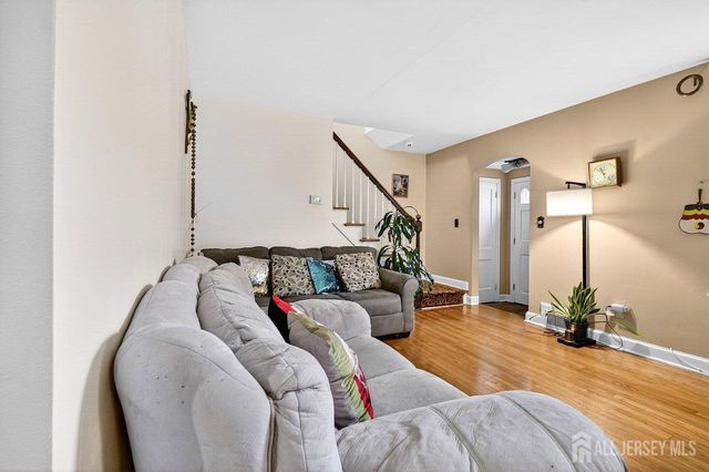 10 North Drive, East Brunswick, NJ 08816