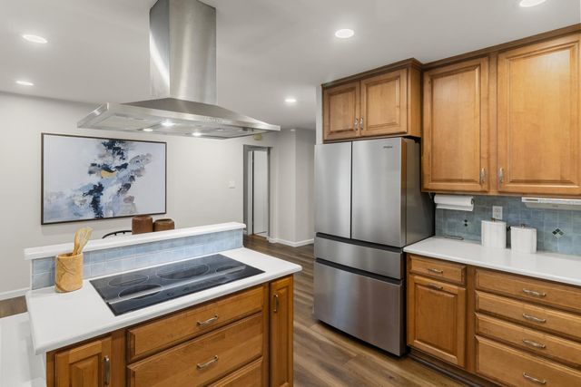 8421 Hollins Ct, Sacramento, CA 95826