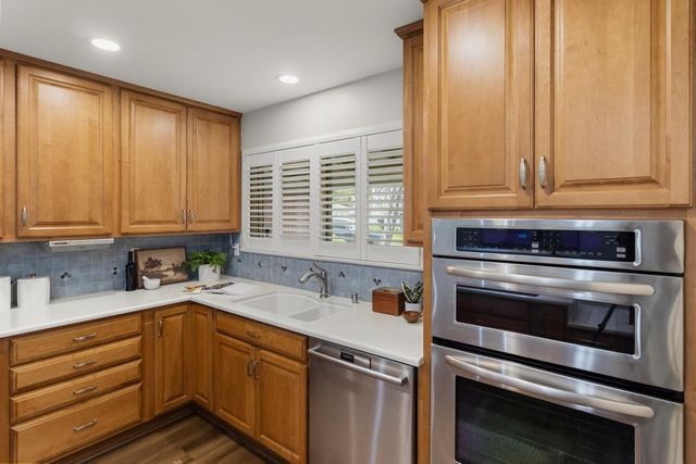 8421 Hollins Ct, Sacramento, CA 95826