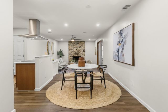 8421 Hollins Ct, Sacramento, CA 95826