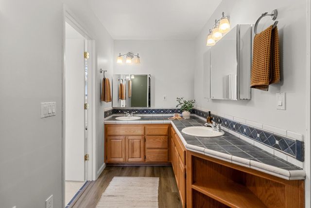 8421 Hollins Ct, Sacramento, CA 95826