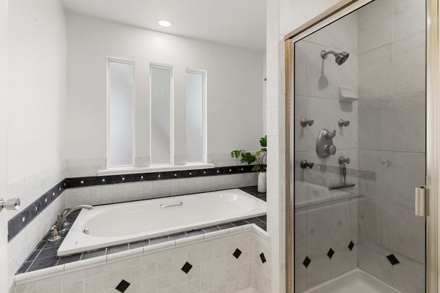 8421 Hollins Ct, Sacramento, CA 95826