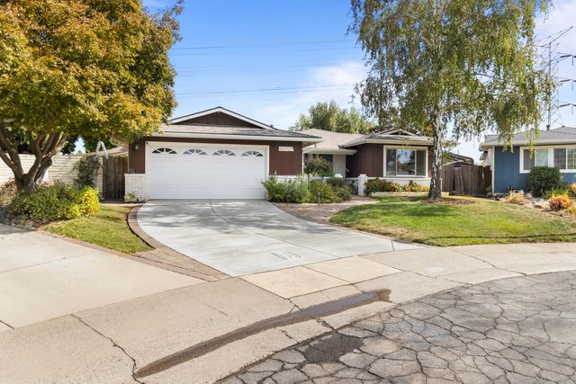 8421 Hollins Ct, Sacramento, CA 95826