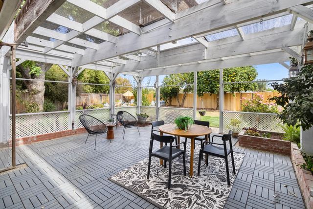 8421 Hollins Ct, Sacramento, CA 95826