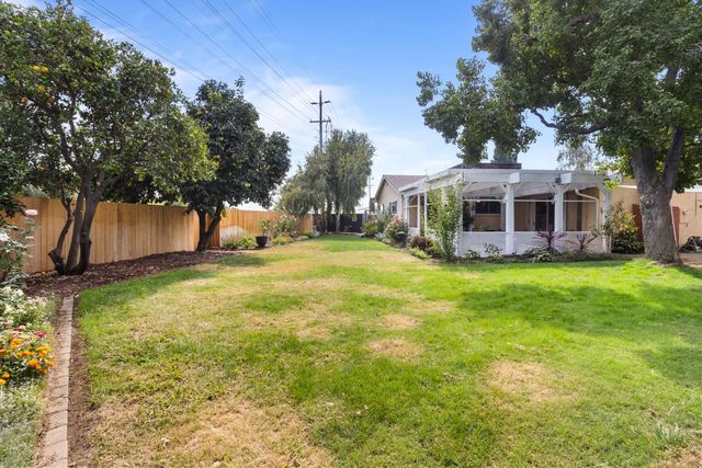 8421 Hollins Ct, Sacramento, CA 95826