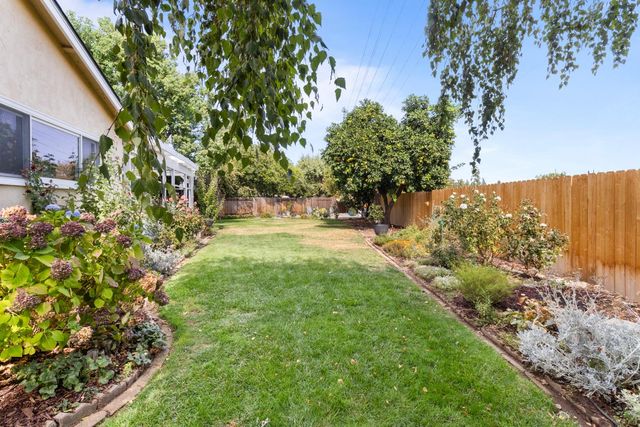 8421 Hollins Ct, Sacramento, CA 95826