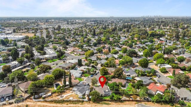 8421 Hollins Ct, Sacramento, CA 95826