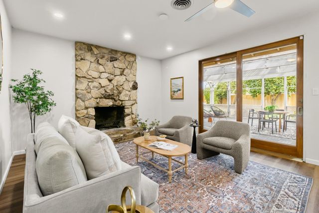 8421 Hollins Ct, Sacramento, CA 95826