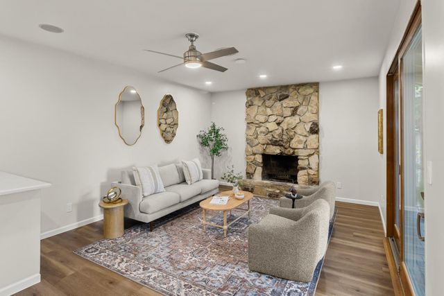 8421 Hollins Ct, Sacramento, CA 95826