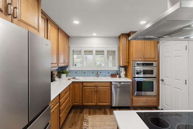8421 Hollins Ct, Sacramento, CA 95826