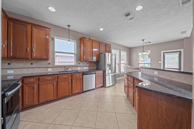 2413 Quiet Arbor Lane, Pearland, TX 77581