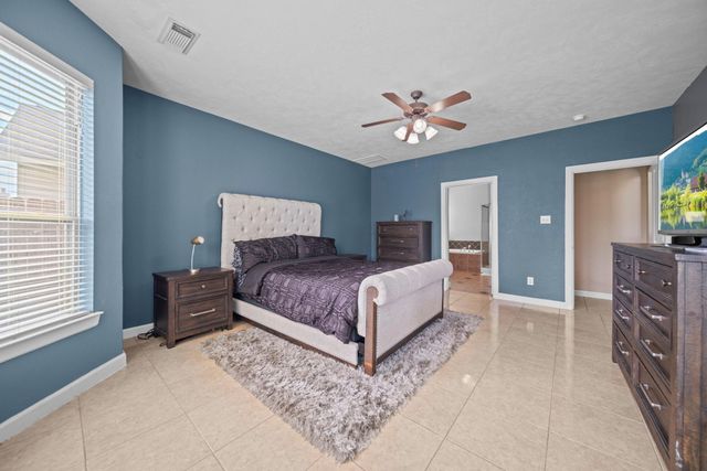 2413 Quiet Arbor Lane, Pearland, TX 77581