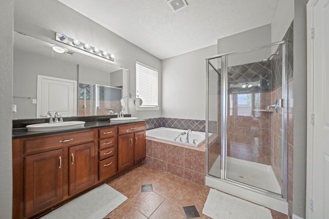 2413 Quiet Arbor Lane, Pearland, TX 77581