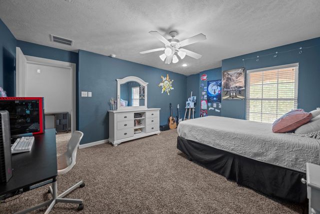 2413 Quiet Arbor Lane, Pearland, TX 77581