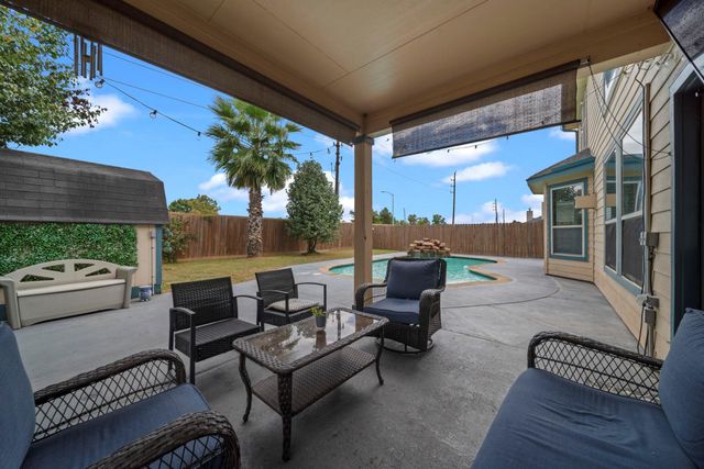 2413 Quiet Arbor Lane, Pearland, TX 77581