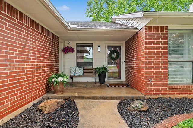 2213 Tracys Terrace, Edmond, OK 73013