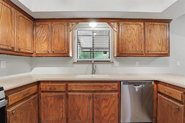 2213 Tracys Terrace, Edmond, OK 73013