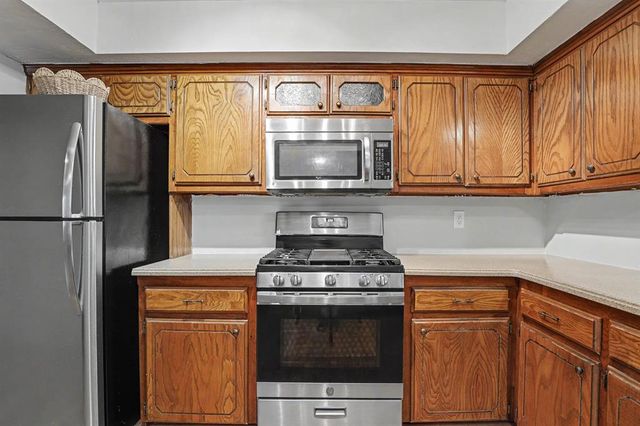 2213 Tracys Terrace, Edmond, OK 73013