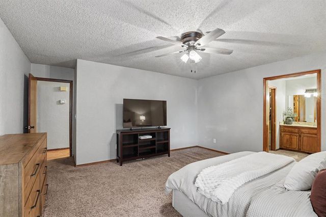 2213 Tracys Terrace, Edmond, OK 73013