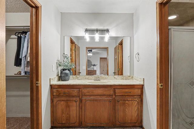 2213 Tracys Terrace, Edmond, OK 73013