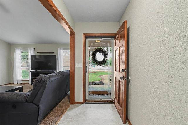 2213 Tracys Terrace, Edmond, OK 73013