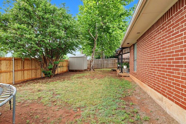 2213 Tracys Terrace, Edmond, OK 73013