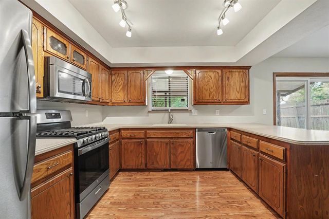 2213 Tracys Terrace, Edmond, OK 73013